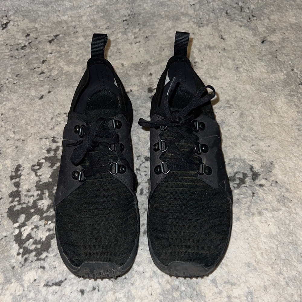 Black Merrell hiking sneakers. Size 8.